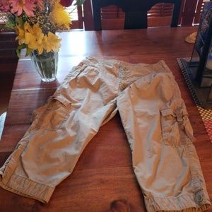 Uniqlo Cargo Crop Pants